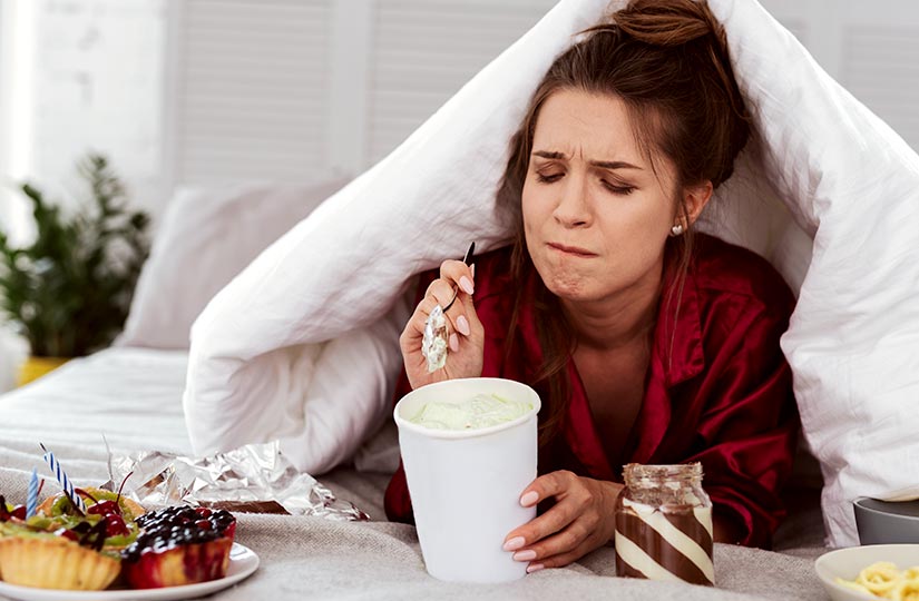 Како стрес и емоције воде до касног преједања и како то спречити